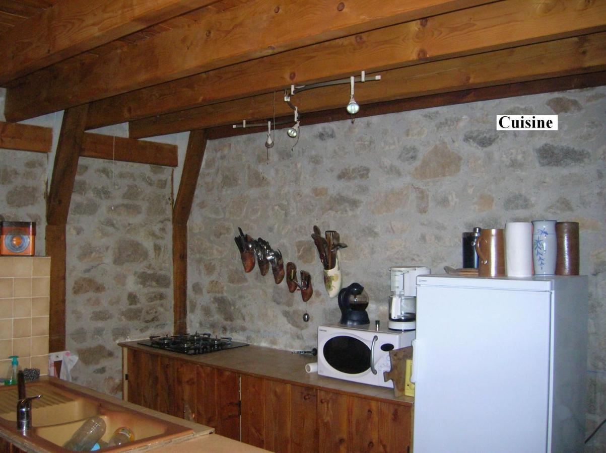 Gite De 15 Places En Chambre De 2, 4, 5 Personnes Saint-Exupéry-les-Roches Exterior photo