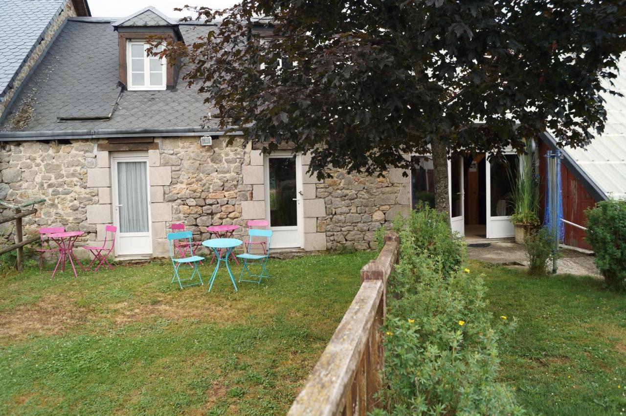 Gite De 15 Places En Chambre De 2, 4, 5 Personnes Saint-Exupéry-les-Roches Exterior photo